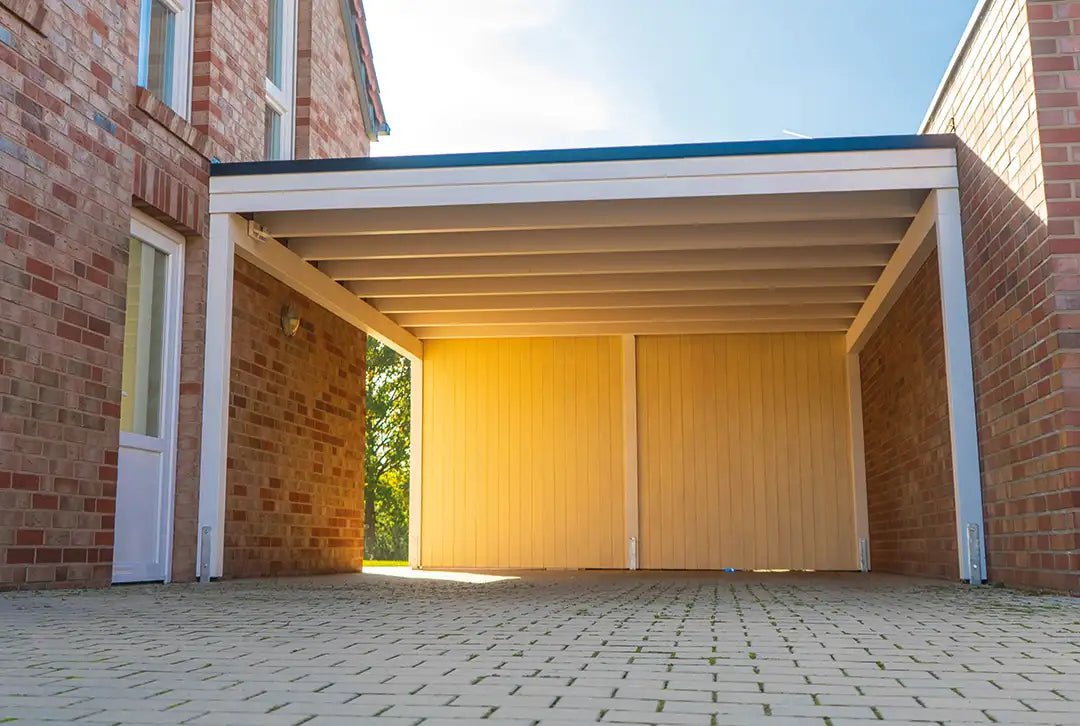 Flachdachcarport aus Holz 600x900cm mit Geräteraum und Seitenwand