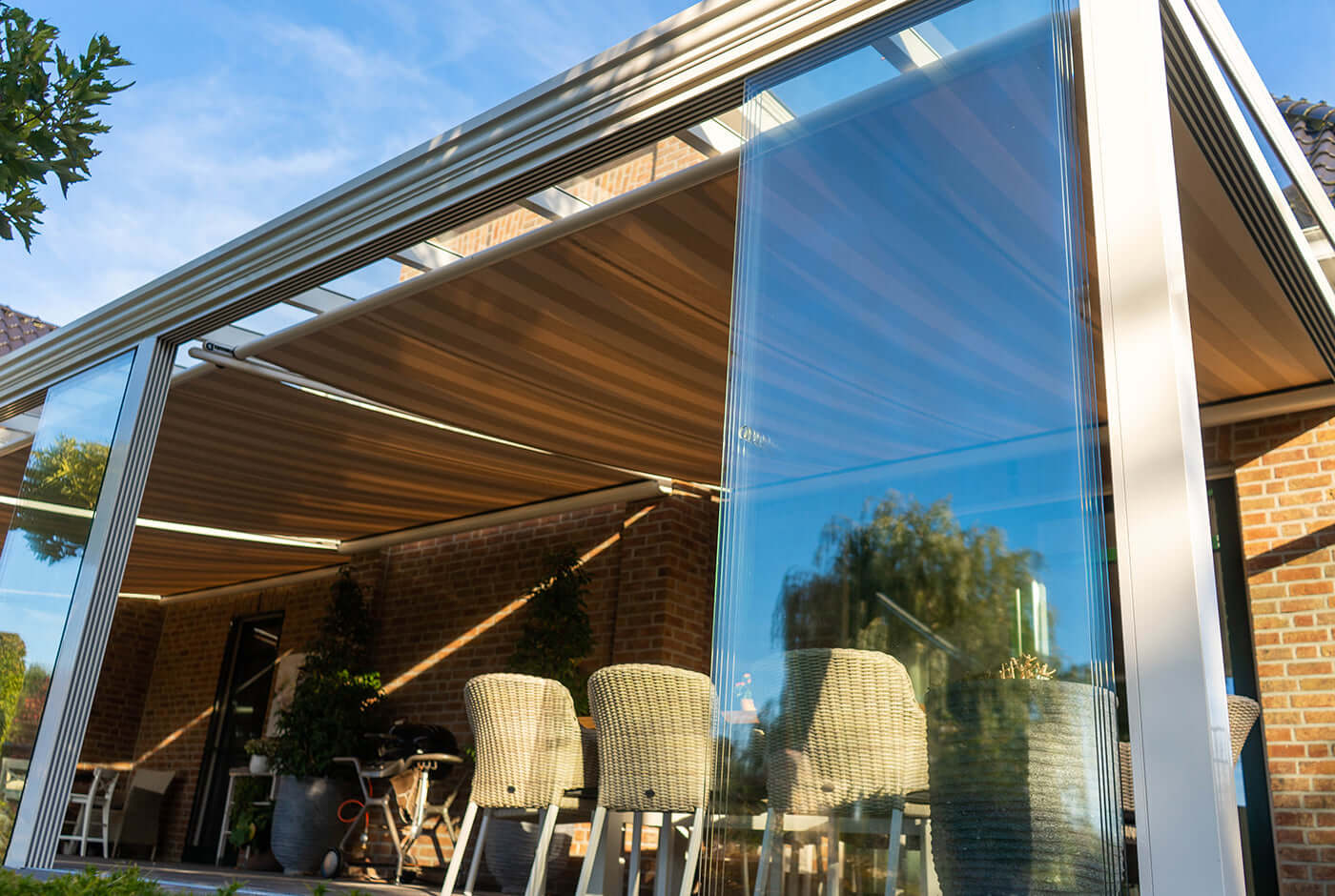 Glasschiebewand schwarz (RAL 9005) 8mm