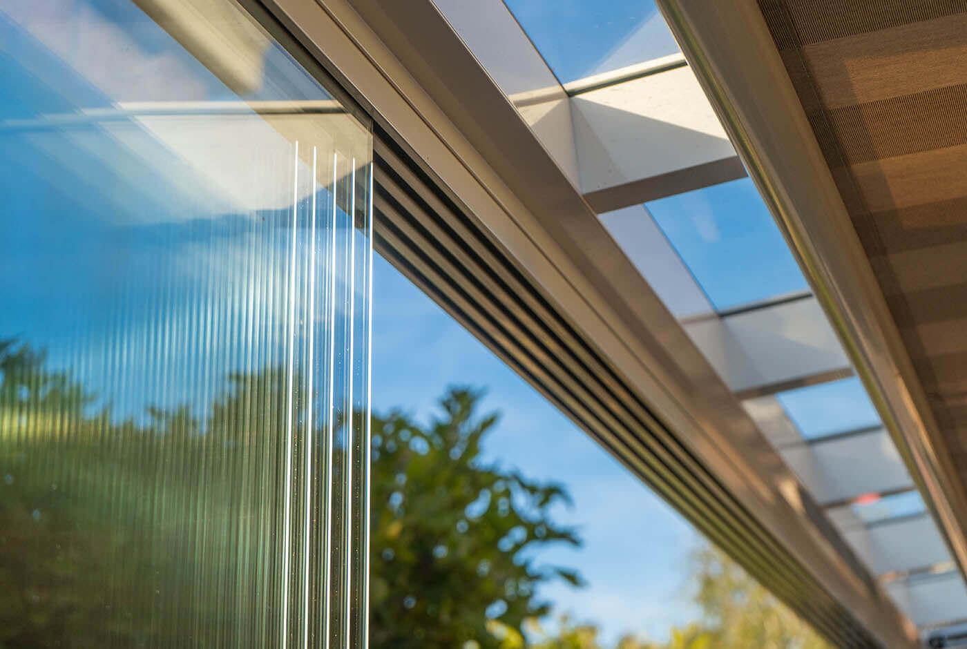 Glasschiebewand schwarz (RAL 9005) 8mm