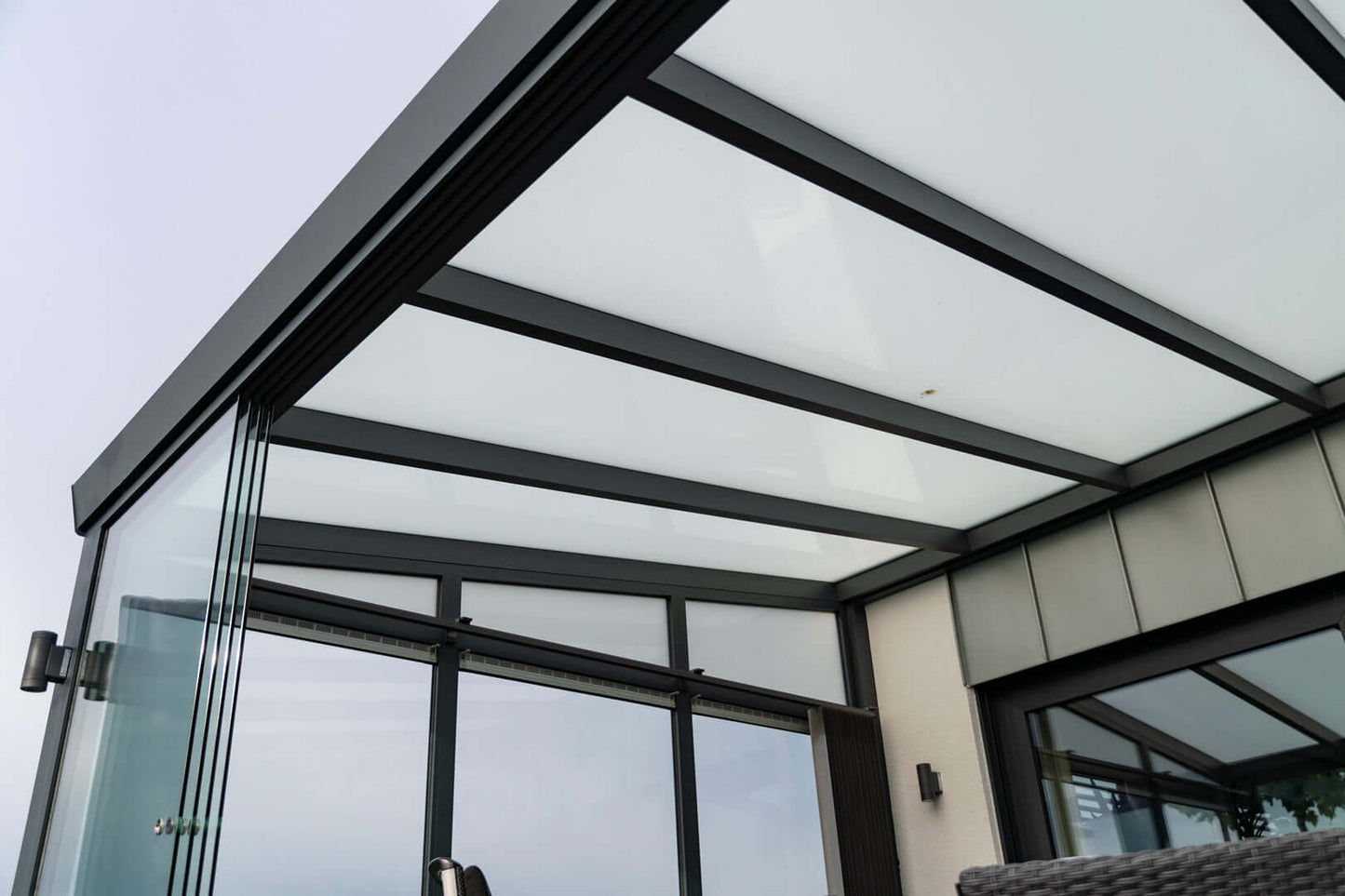 Glasschiebewand schwarz (RAL 9005) 8mm