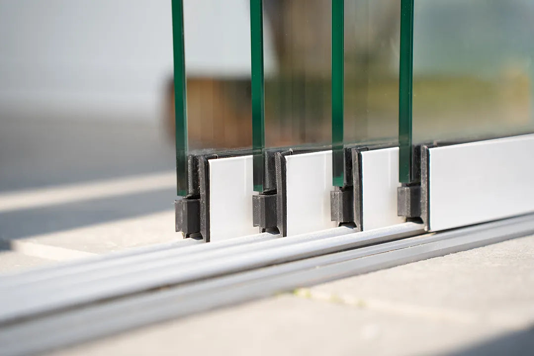 Glasschiebewand weiß (RAL 9016) 8mm